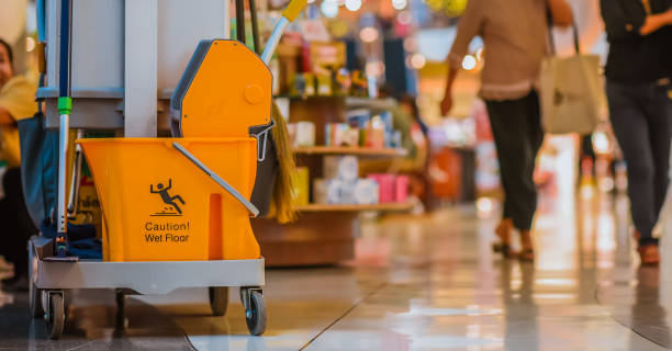 shopping center cleaning services